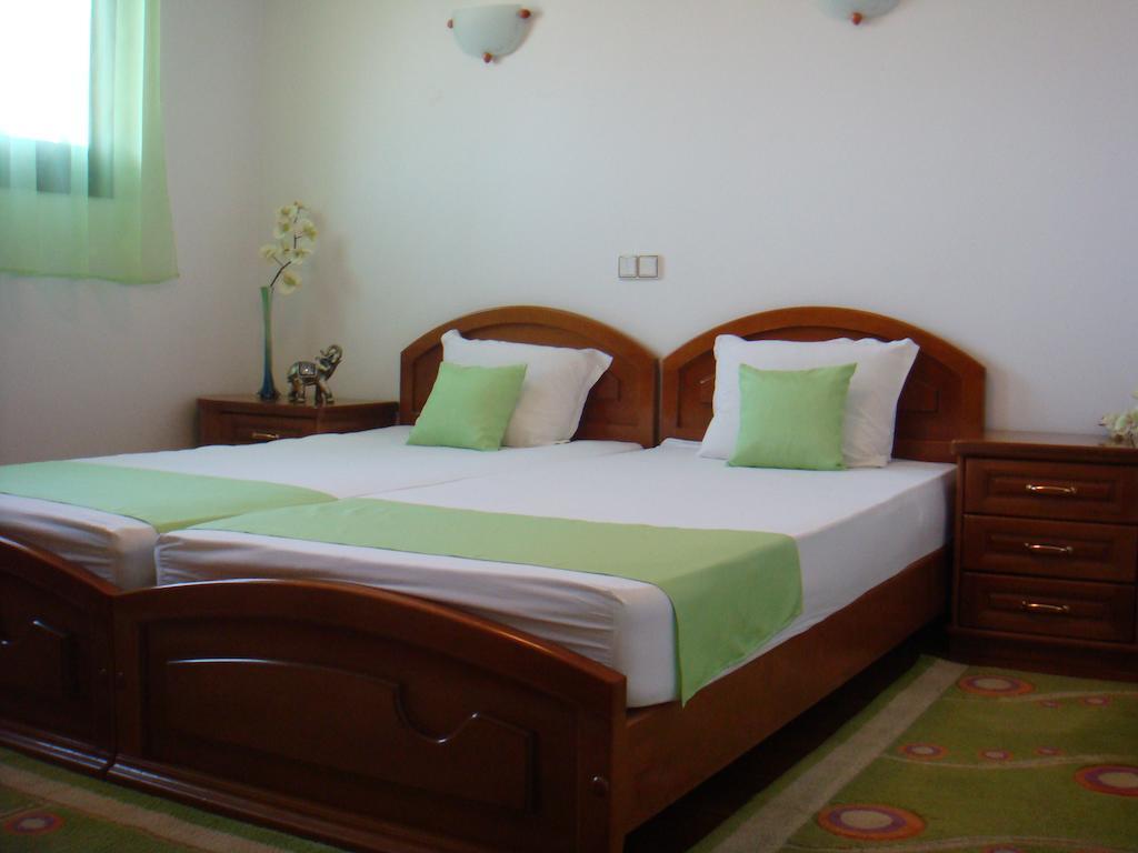 Family Hotel Elegance Arbanasi Δωμάτιο φωτογραφία